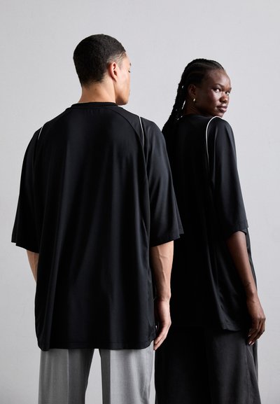 032c BÄR PERFORMANCE UNISEX - Print T-shirt - black