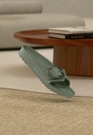 MADRID BIG BUCKLE NARROW - Μιουλ - pure sage