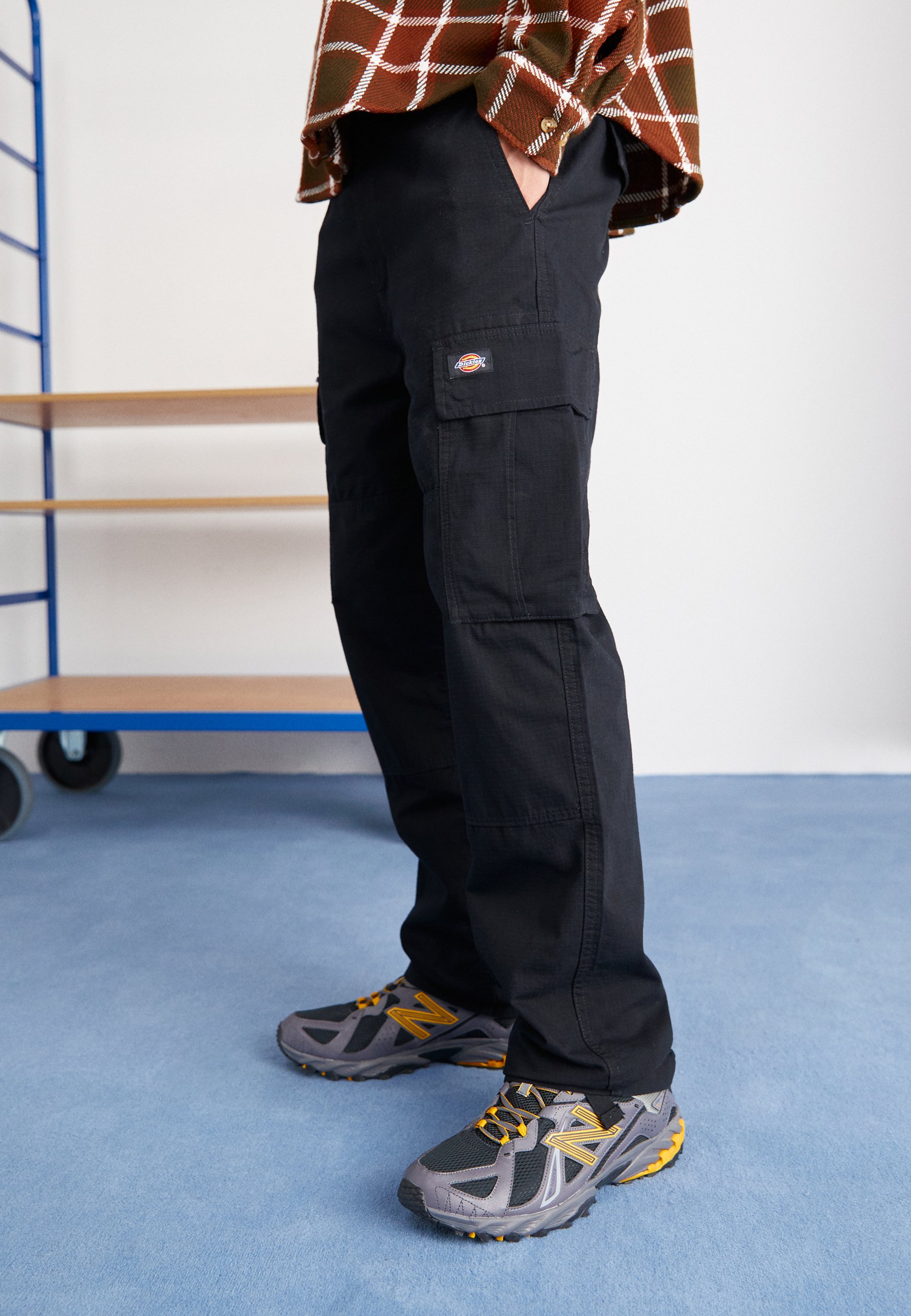 Dickies EAGLE BEND - Cargo trousers - black 