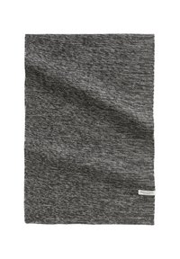 Écharpe grise tissée avec un motif en maille texturée. Les bords sont soigneusement finis. Comprend une petite étiquette dans le coin inférieur droit.