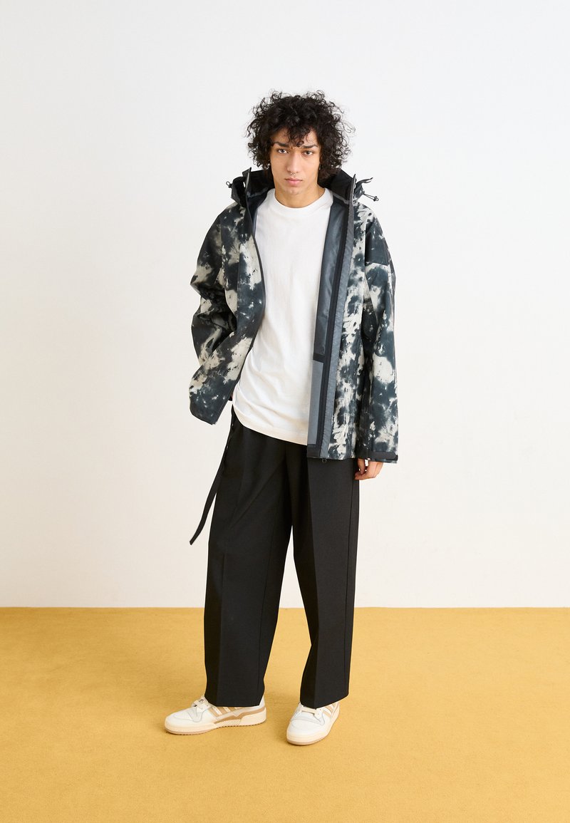 adidas Originals JACKET - Lehká bunda - black