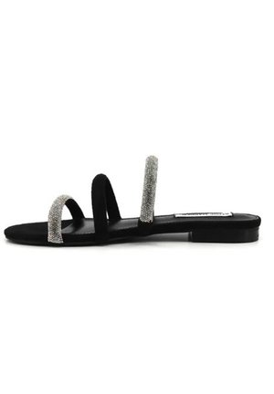 Sandalo in suede nero con tre cinturini, due dei quali presentano dettagli in strass. Suola piatta, design open toe, profilo minimalista ed elegante.