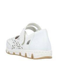 Sandale blanche avec un design perforé, une sangle Velcro, un dos solide et une semelle texturée. Matériaux en cuir lisse et en caoutchouc utilisés.