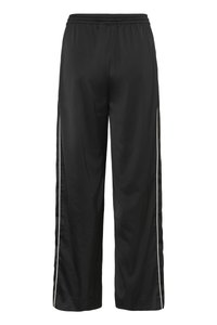 Pantaloni sportivi neri realizzati in tessuto liscio, con una vestibilità ampia, vita elasticizzata e strisce bianche sui lati per i dettagli.