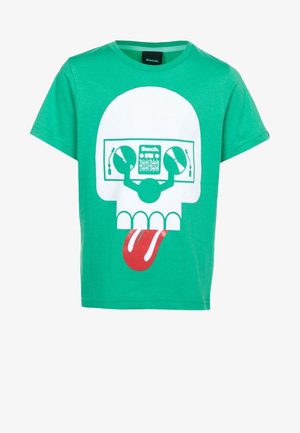 T-shirt vert à manches courtes avec un motif de crâne blanc avec des platines de DJ pour les yeux et une langue rouge qui sort.