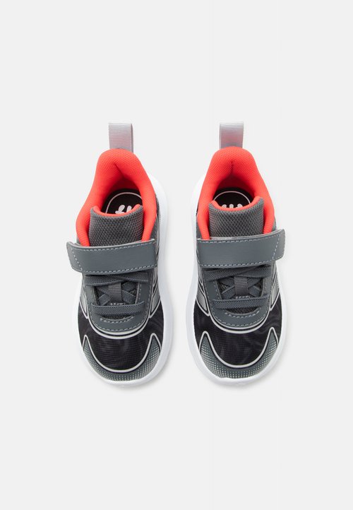 adidas TENSAUR RUN 4.0 UNISEX - Road running shoes - grey five/grey two/lucid red — foto 4