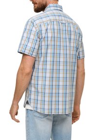 Korte mouwen ruitjes overhemd in lichtblauw, beige en wit, met een button-down kraag en een rechte zoom met zijslits.