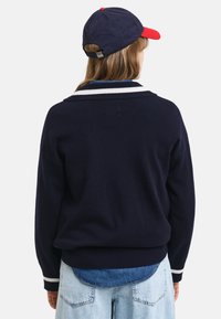 GANT V-NECK - Pulóver - evening blue