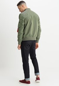 Alpha Industries Bomberjacks - sage-green