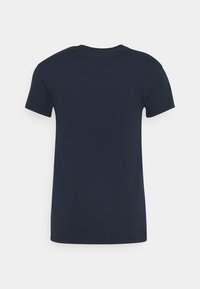Marineblaue Baumwoll-T-Shirt mit Rundhalsausschnitt und kurzen Ärmeln. Glatte Textur, keine Muster oder Grafiken, normale Passform und einfarbig.