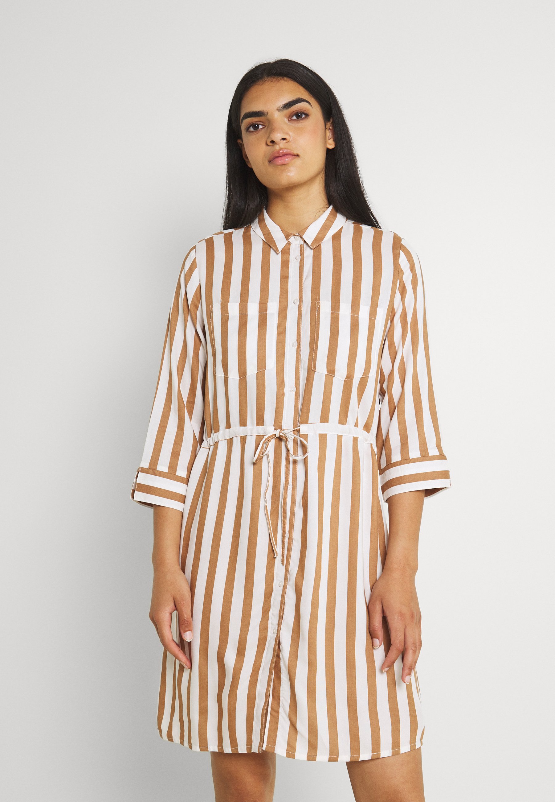 Only Onltamari Dress Blusenkleid Cloud Dancer Beige Offwhite Zalando De 