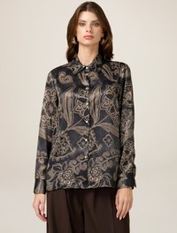 Blusa nera a maniche lunghe con motivi paisley dorati e design floreali. Presenta un colletto e una chiusura con bottoni. Tessuto liscio e texturizzato.