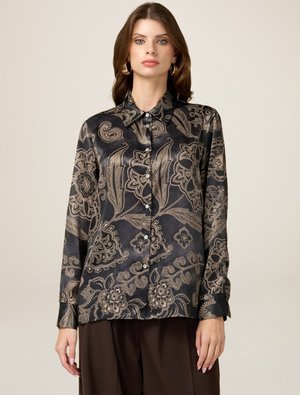 Blusa nera a maniche lunghe con motivi paisley dorati e design floreali. Presenta un colletto e una chiusura con bottoni. Tessuto liscio e texturizzato.