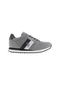 Sneaker grigio U.S. Polo Assn. con strisce laterali bianche e nere, lacci nella parte anteriore e suola nera con striscia bianca nel mezzo.
