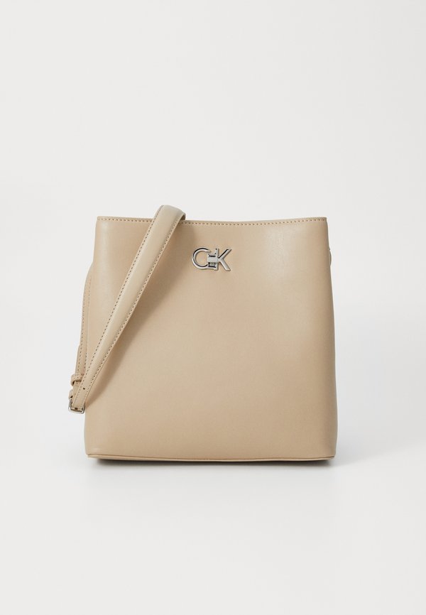 CONVERTIBLE BUCKET BAG - Cross body bag - crockery