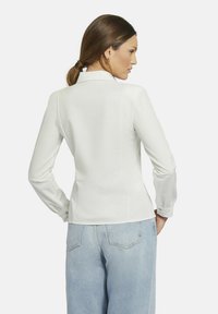Nicowa MIT SCHULTERPOLSTER CAMIWA - Button-down blouse - weiß