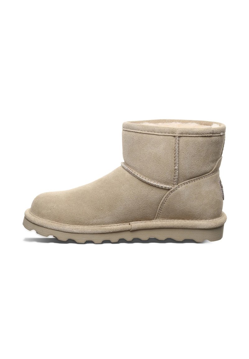 Beige Wildleder-Stiefelette mit dicker Sohle und Fleece-Futter, entworfen für Komfort bei kaltem Wetter und für legere Anlässe.