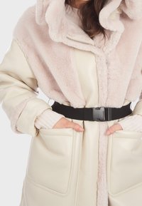 Oakwood Vinterkappa /-rock - off-white