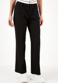 REGULAR FIT - Pantaloni - black