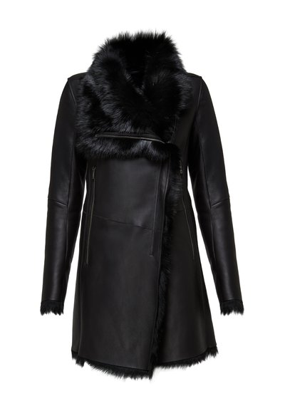 Čierna kožená bunda s umelým kožúškom, s funkčnými vreckami na zips a elegantným dizajnom. Hladká textúra so kožúškovými akcentmi.