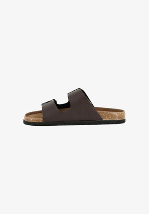 Sandalo slip-on in pelle marrone con due cinturini regolabili, plantare in sughero e suola in gomma nera, visto di lato su sfondo bianco.