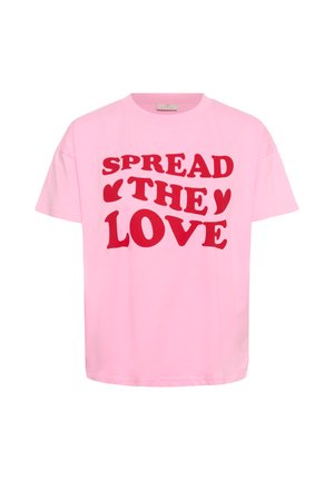 Maglietta di cotone rosa con la scritta "SPREAD THE LOVE" in lettere rosse in grassetto. Maniche corte e design a vestibilità comoda.