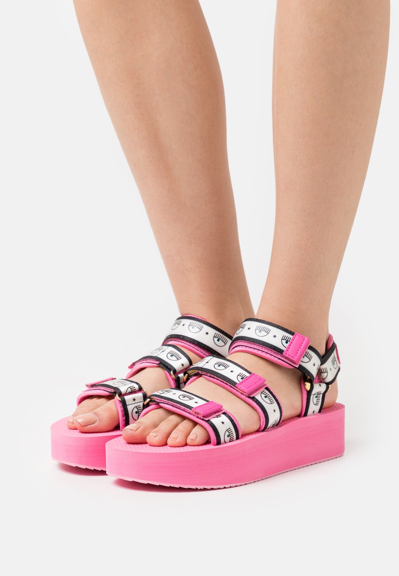 chiara ferragni sandali