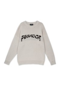 Pulover tricotat de culoare gri deschis, cu gât rotund, mâneci lungi și un logo negru "PEGADOR" pe față. Material texturat.