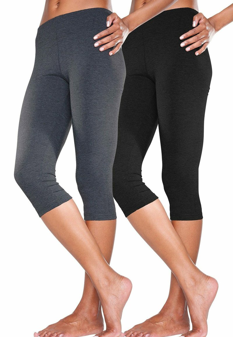 Zwarte en donkergrijze capri leggings van rekbare stof, met een aansluitend ontwerp en een gladde tailleband, die net onder de knie eindigen.