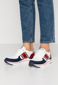 LOVE OUR PLANET by MARCO TOZZI Sneaker low - white/navy