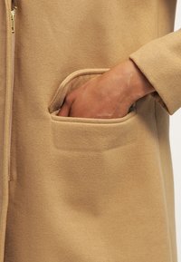 Topshop Krátký kabát - light brown