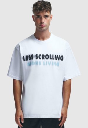 LESS SCROLLING  - T-Shirt print - white