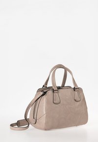 Borsa a mano in pelle beige con doppi manici superiori e tracolla removibile. Presenta una chiusura con zip e una leggera texture sulla superficie.