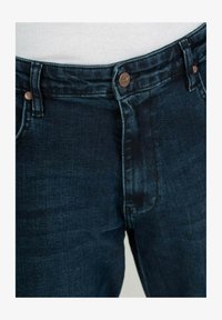 Unselected, verdi blue wash