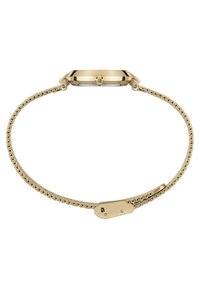 Guld-tone ur med et minimalistisk ottekantet hus, en glasfront og et slankt, fletmetalbånd med en sikker lukning.