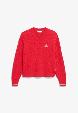 Pull en V rouge en tricot torsadé avec longues manches, poignets et ourlet côtelés, logo blanc sur la poitrine gauche et rayure blanche sur les poignets.