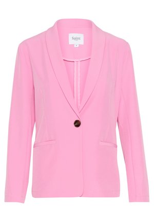 Ružový blazer s klopou, jedným hnedým gombíkom a bočnými vreckami. Vyrobený z hladkej tkaniny s priliehavým strihom a dlhými rukávmi.