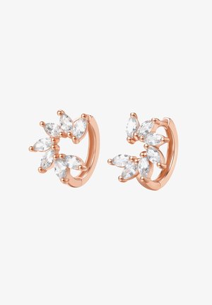 Boucles d'oreilles en or rose avec un design tourbillonnant orné de plusieurs cristaux transparents taillés en marquise, accentués par de petits détails sphériques.