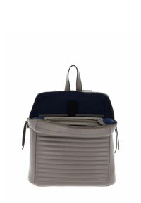 Sac à dos en cuir gris avec une façade matelassée, doublure intérieure bleue, fermeture éclair et poignées supérieures. Comprend plusieurs compartiments pour une meilleure organisation.