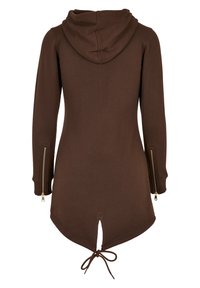Veste à capuche marron à manches longues avec une fermeture éclair à l'avant et un ourlet noué en forme de queue de poisson à l'arrière.