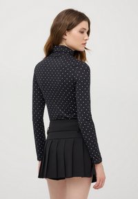 Terranova DOLCEVITA A POIS - Maglietta a manica lunga - nero
