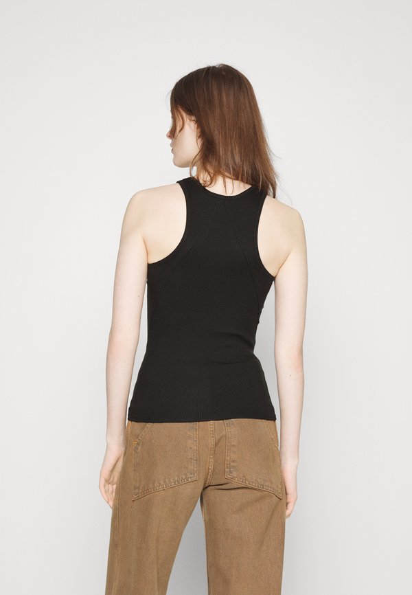 THE ESSENTIAL TANK - Top3