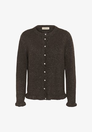 Hnedý kardigán s textúrou, okrúhlym výstrihom, perlovo gombíkmi a volánikovými manžetami. Tkanina jemne trbliece a má priliehavý strih.