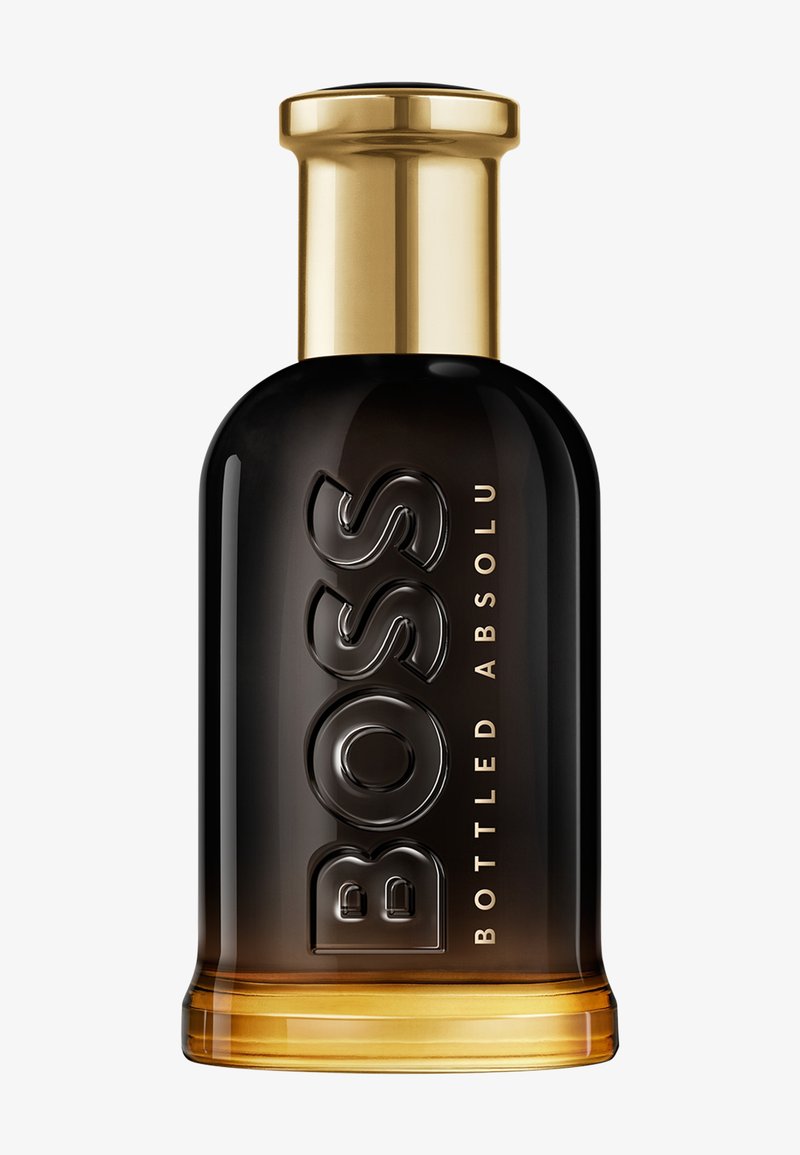 Flacon de parfum en verre noir et ambre avec un bouchon doré, texte en relief « BOSS » et « BOTTLED ABSOLU » à l’avant.