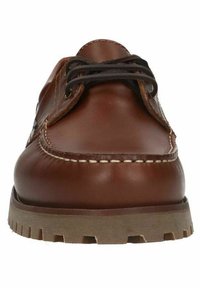 Braune Leder-Schnürschuhe mit abgerundeter Zehenspitze, sichtbaren Nähten und einer strukturierten Gummisohle mit tiefem Profil für besseren Halt.
