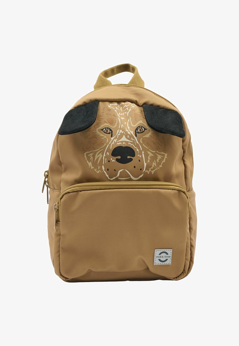 Petit sac à dos marron avec un motif de visage de chien, oreilles en tissu noir attachées près du haut, et une poche avant avec fermeture éclair.