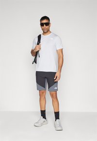 The North Face CIRCADIAN ALPINE  - Outdoor shorts - black/asphalt grey