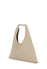 Borsa tote in pelle beige con forma allungata, dotata di un grande manico a taglio e una superficie liscia. Interno nero.