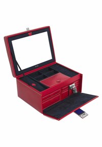 Caja de joyería de cuero rojo con tapa de vidrio, compartimentos interiores, forro de terciopelo azul, múltiples cajones y un candado plateado para un cierre seguro.