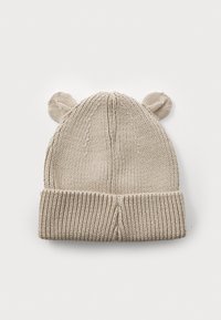 Bonnet en tricot beige clair avec un revers côtelé et deux oreilles d'ours sur le dessus. Texture lisse avec un design simple et sans couture.